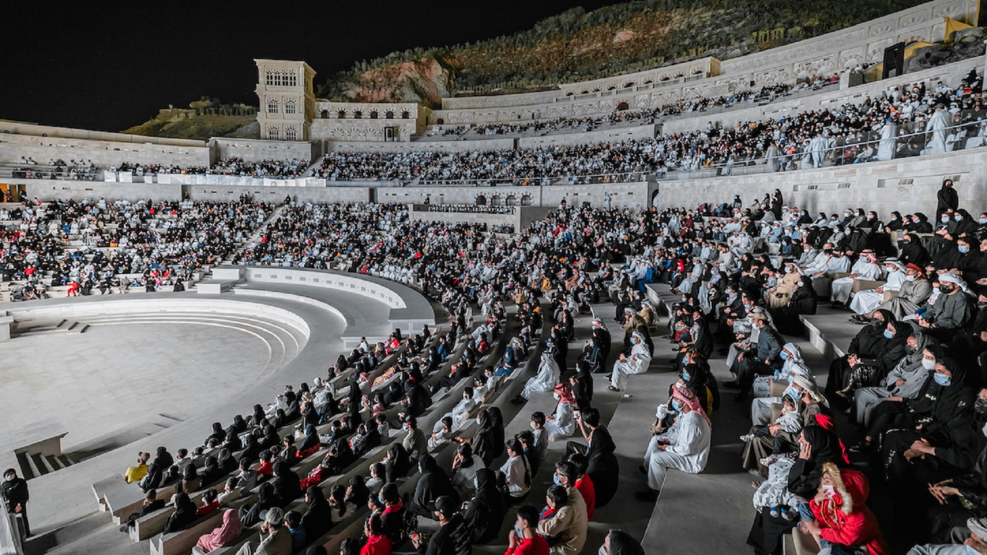 Image for the title: Khorfakkan film arouses passion and patriotism of 2,500 spectators 