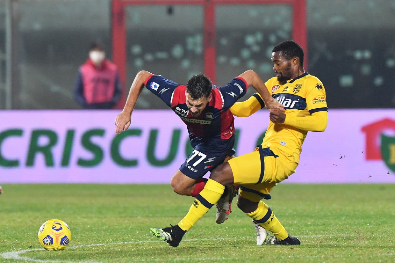 صورة بعنوان: كروتوني يبتعد عن مناطق الخطر في الدوري الإيطالي 