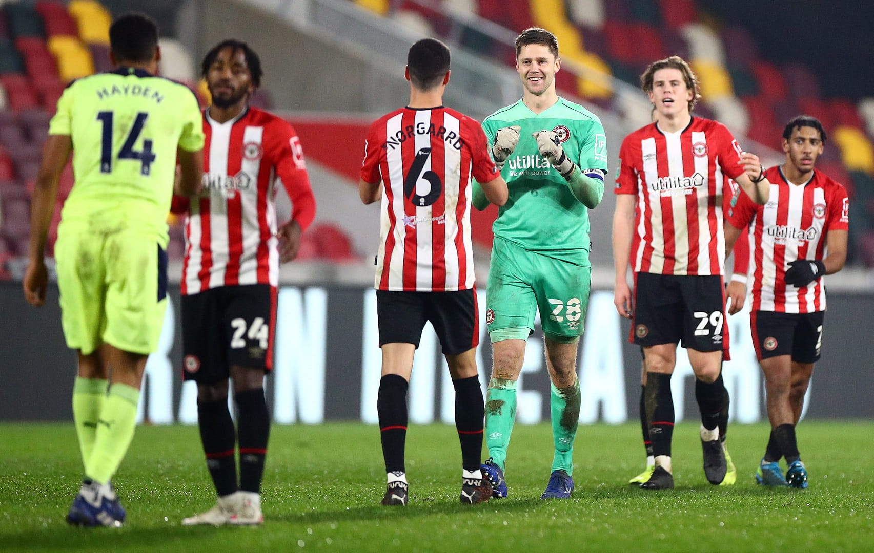 صورة بعنوان: برنتفورد يتأهل لنصف نهائي كأس رابطة المحترفين الإنجليزية  