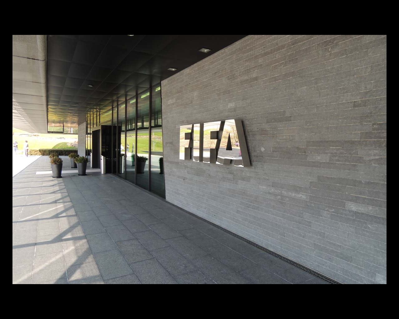 صورة بعنوان: هيئة الصحة بدبي تبدأ التطعيم ضد كورونا بالتركيز على فئات أساسية  