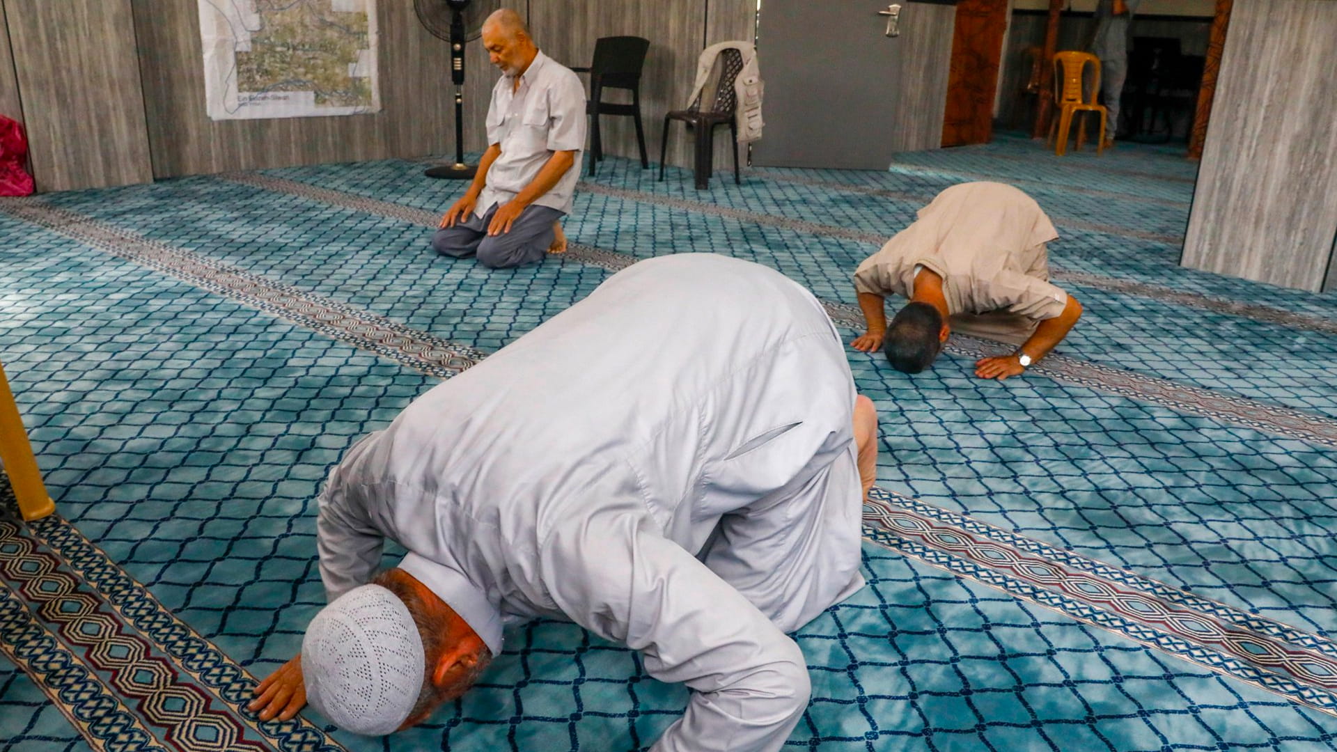 صورة بعنوان: الصلاة...مدرسة كبرى لتشكيل الوعي 