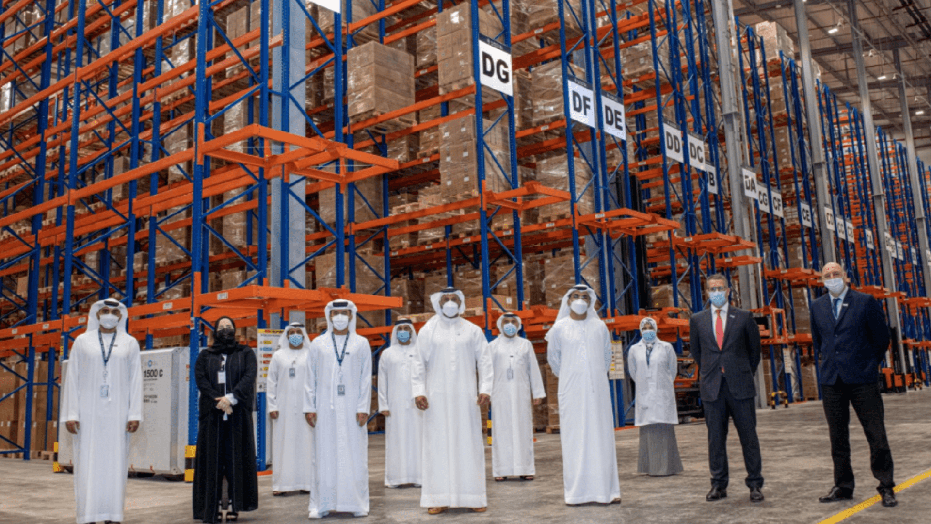 صورة بعنوان: عبد الله آل حامد يزور مستودع لقاح كوفيد-19 التابع لموانئ أبوظبي 
