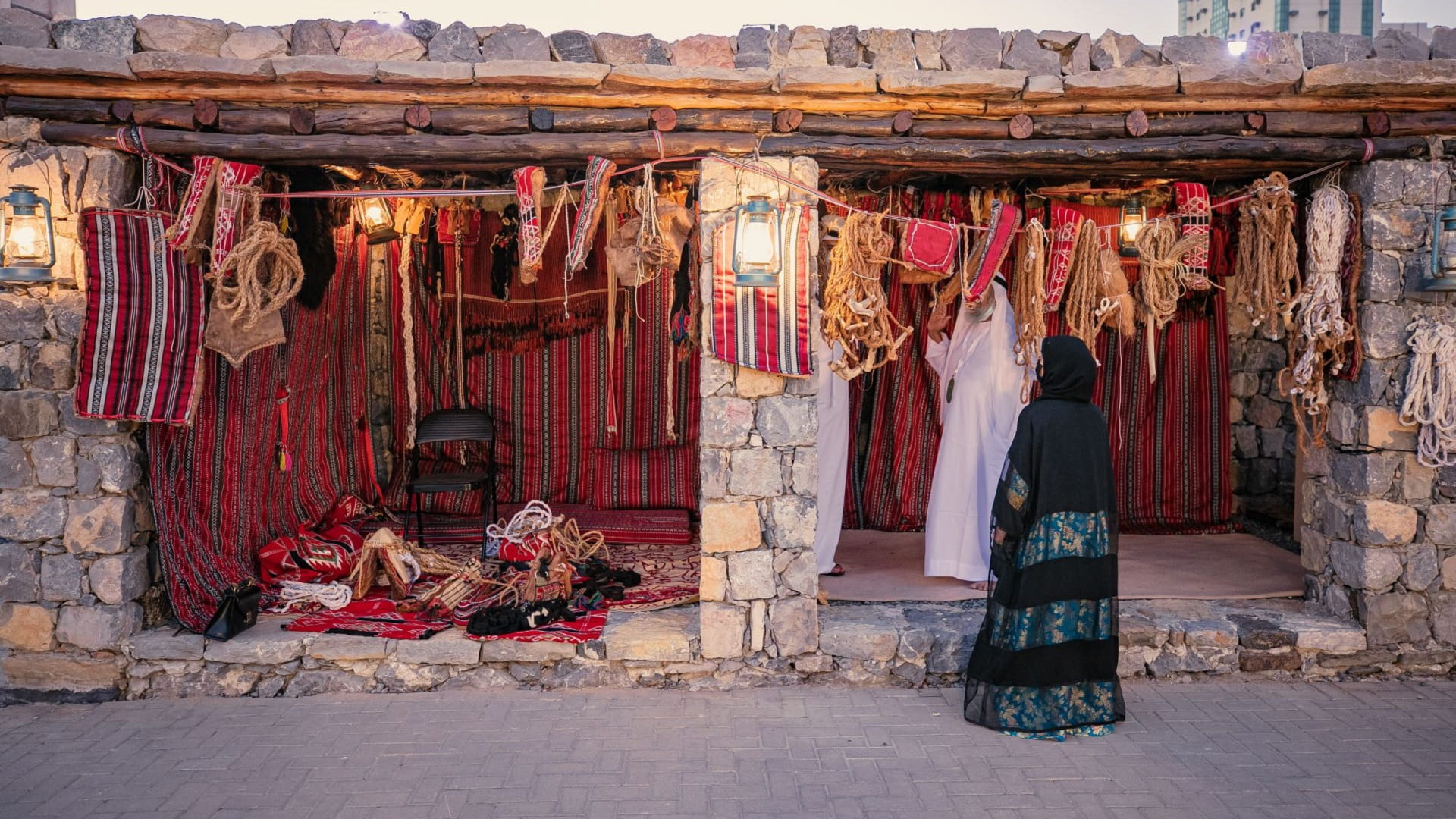 صورة بعنوان: أيام الشارقة التراثية الـ18 تعرّف بطرق تجهيز الجمال للترحال والسفر 
