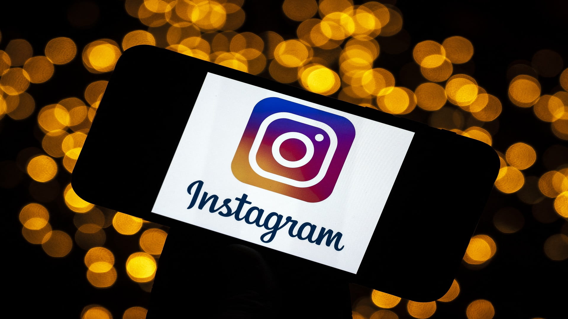 Image for the title: Instagram dabbles with letting people hide 'likes' 