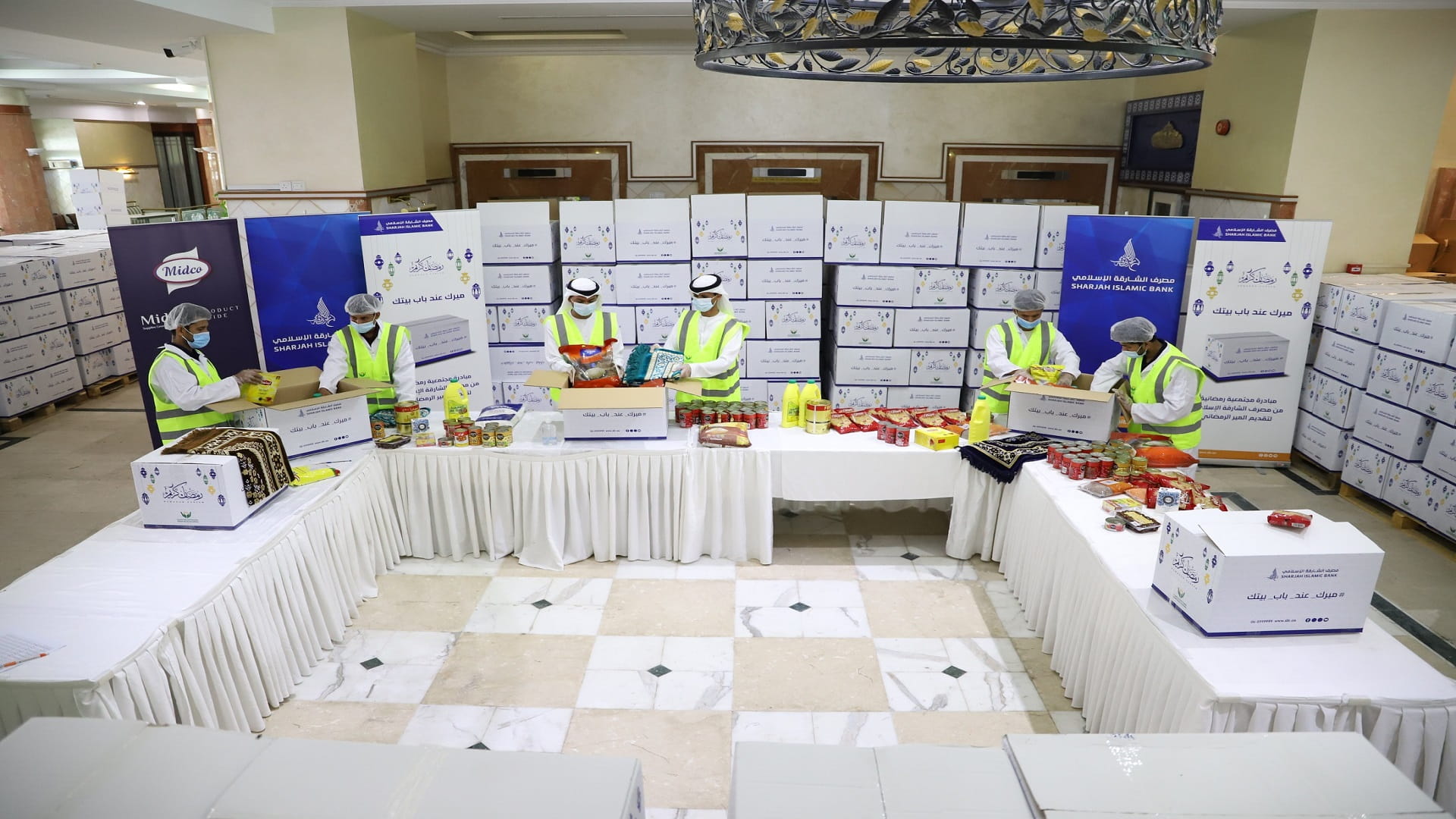صورة بعنوان: مصرف الشارقة الإسلامي يوزّع 4000 سلة غذائية للأسر المتعففة 