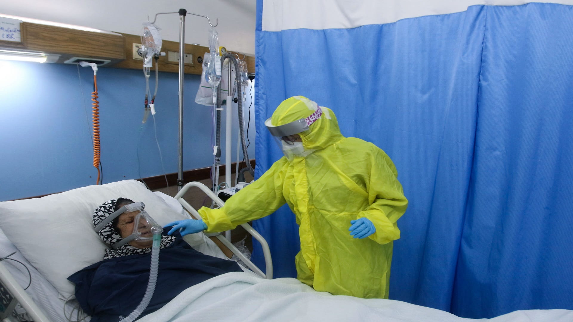 Image for the title: COVID-19 infects 2,963 more people in Lebanon, kills 60 