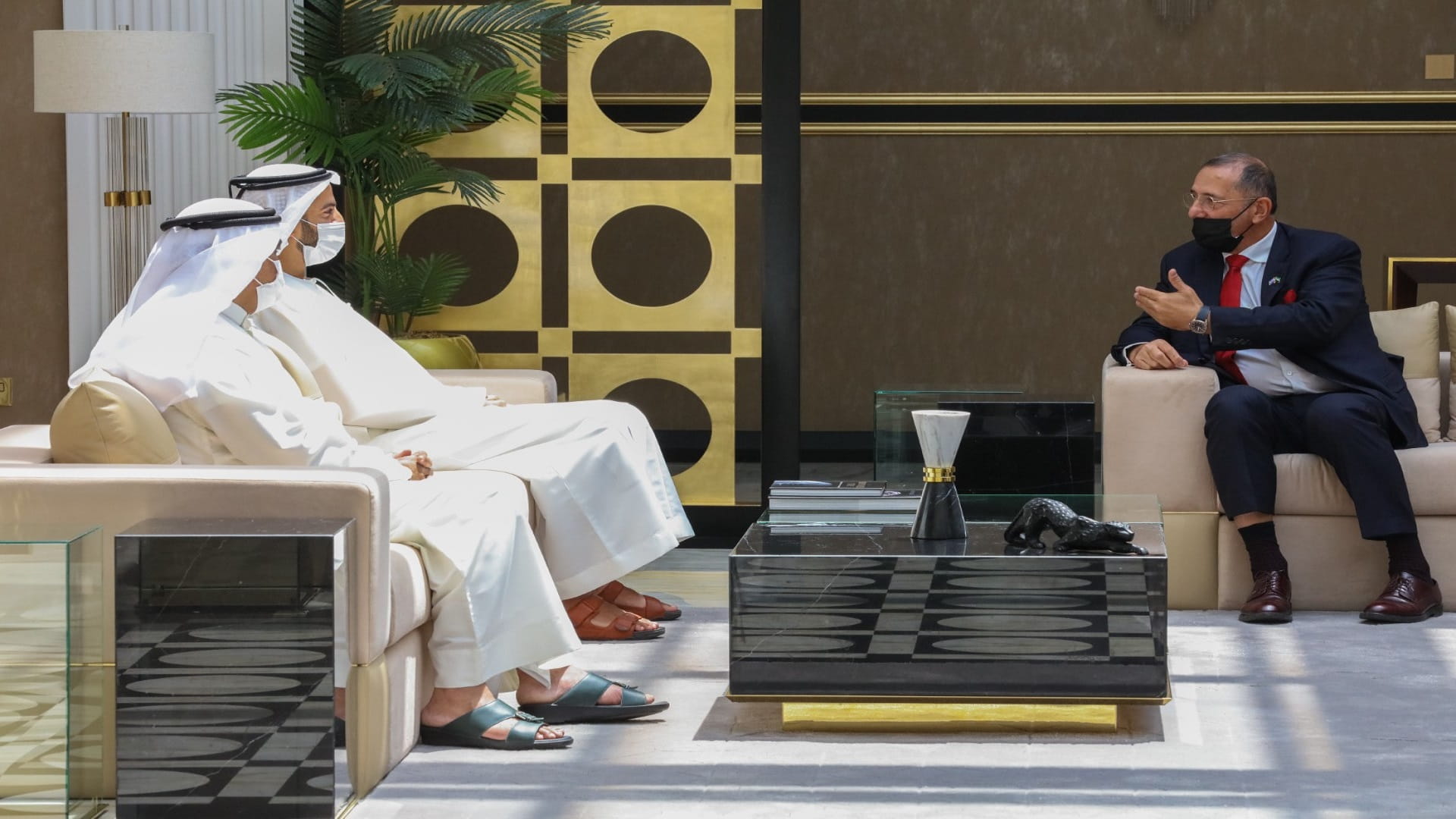 Image for the title: RAK Crown Prince meets with Israeli FM's envoy 