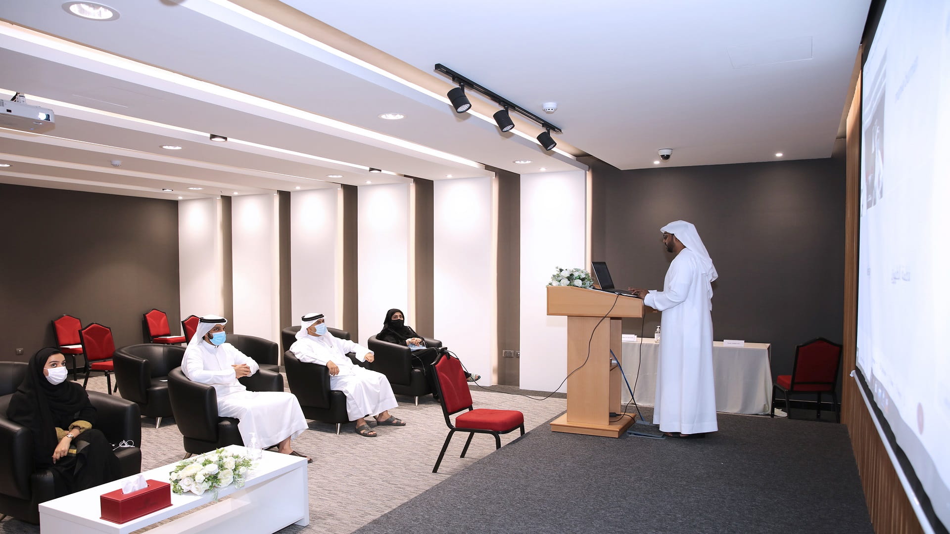 صورة بعنوان: "أشغال الشارقة" تنظم لقاءً افتراضياً مع متعامليها  