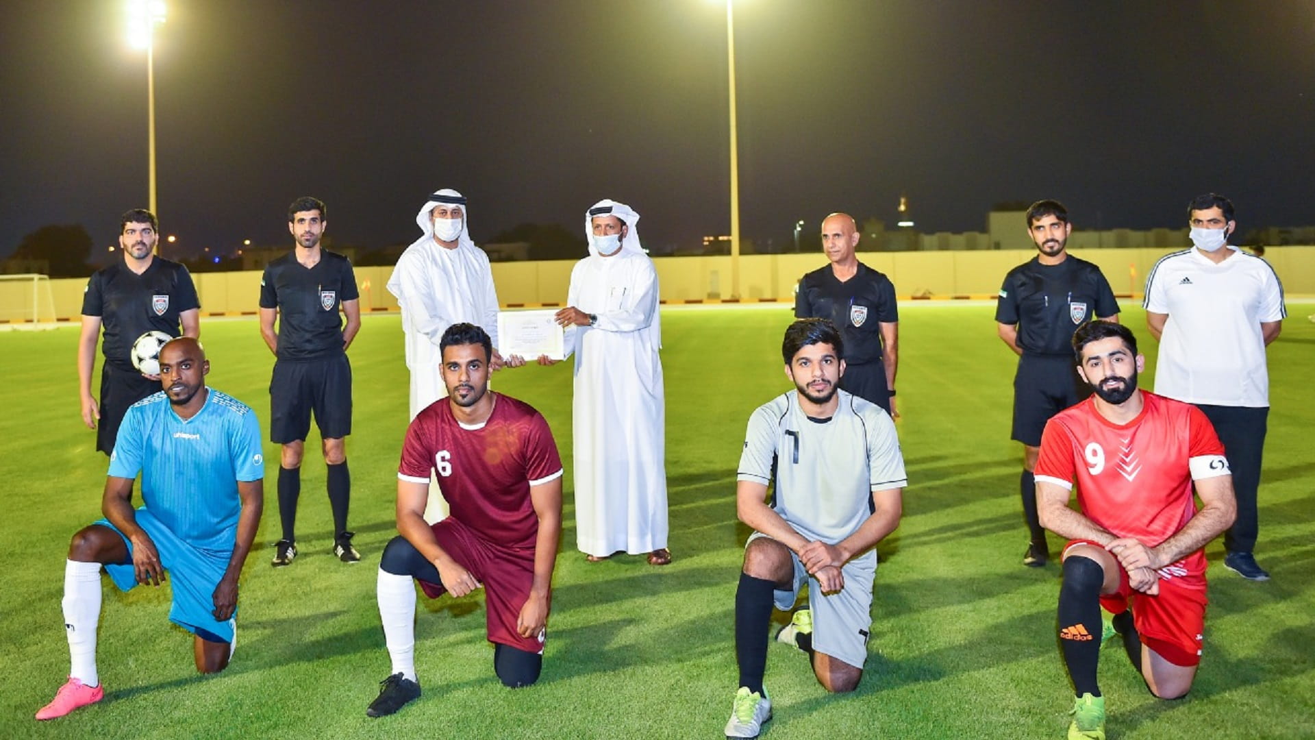 صورة بعنوان: اللواء الشامسي يشهد مسابقات كرة الطائرة والقدم بنادي الضباط  