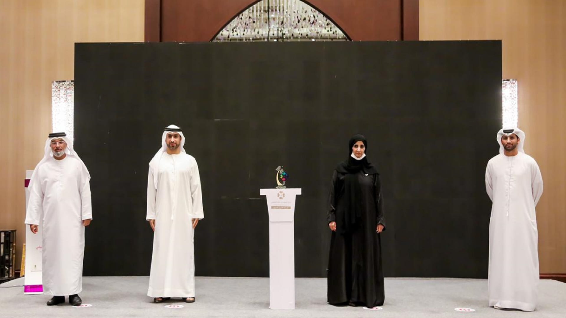 صورة بعنوان: "مركز حميد لخدمة القرآن الكريم" بعجمان يخرج 41 خاتماً وخاتمة 