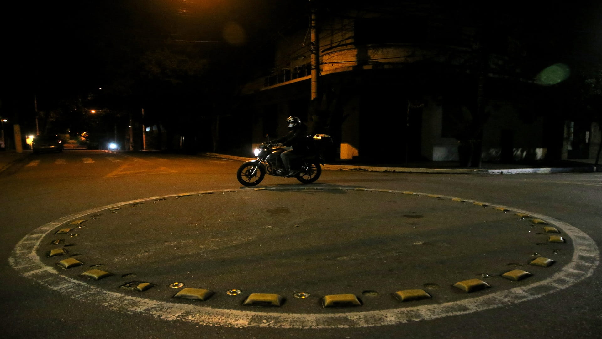 صورة بعنوان: البرازيل تضيف لسجل الجائحة 3163 وفاة جديدة بكورونا و79726 إصابة 