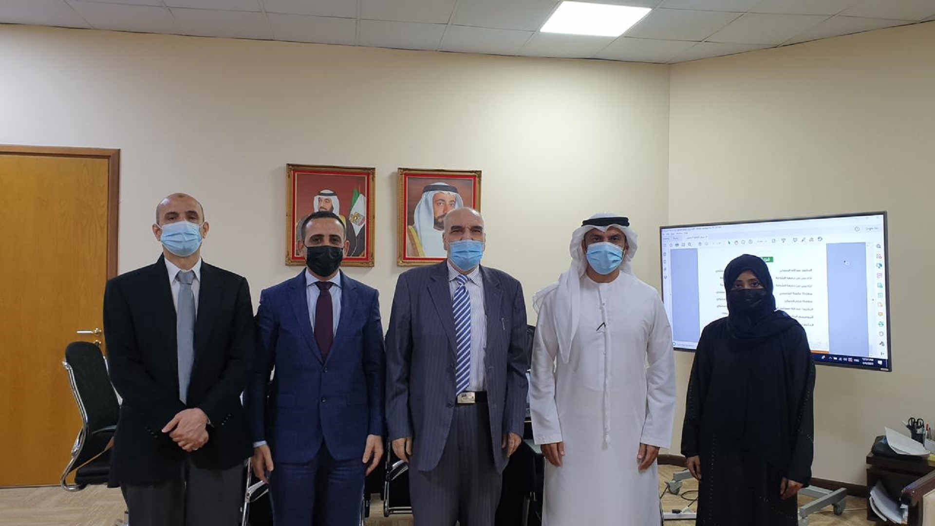 صورة بعنوان: "استشاري وجامعة الشارقة" يناقشان التعاون في مجال البحث العلمي 