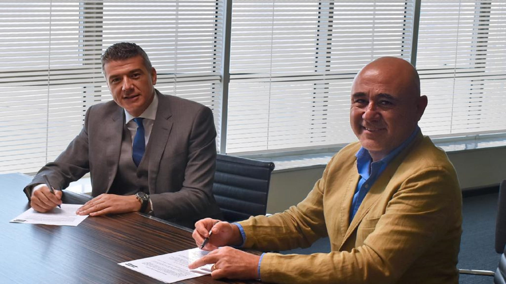 صورة بعنوان: مجموعة ألف توقع اتفاقية عمل مع "ذا ليجر واي" 