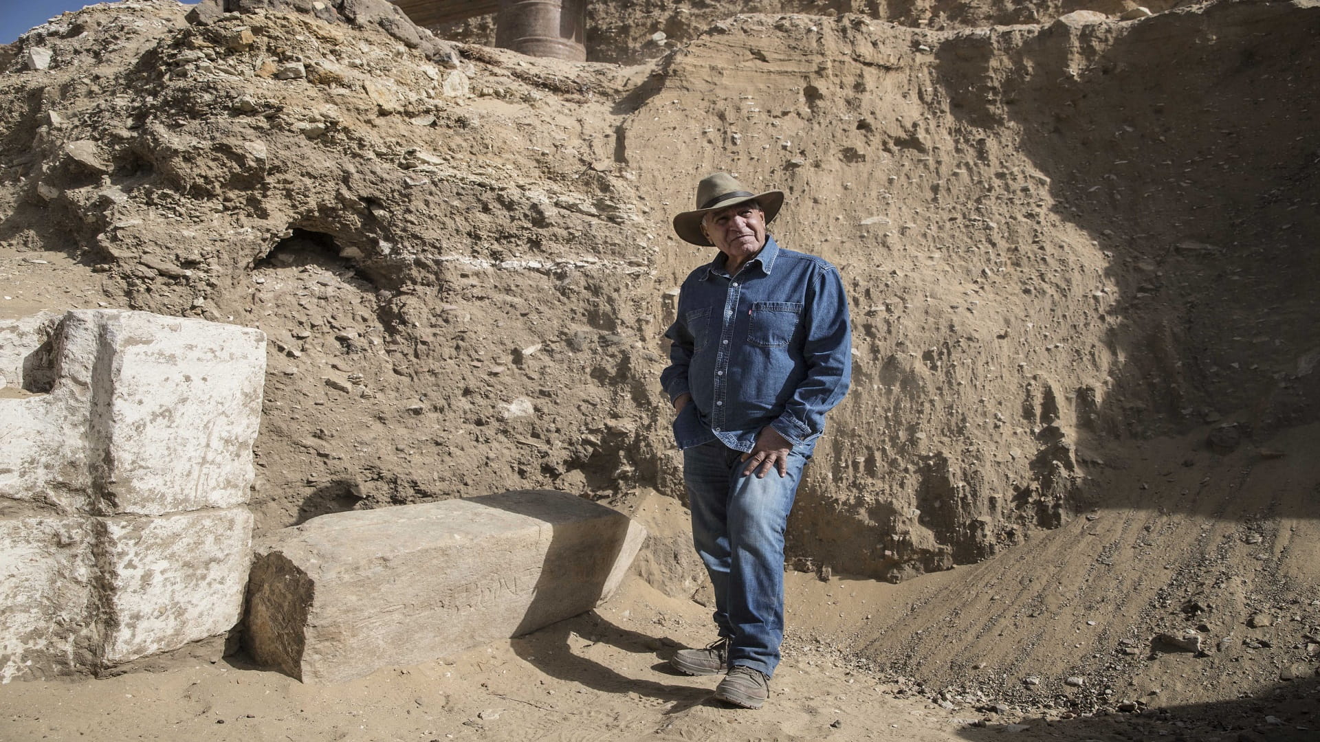 Image for the title: Egyptologists uncover 'lost golden city' buried under the sands 