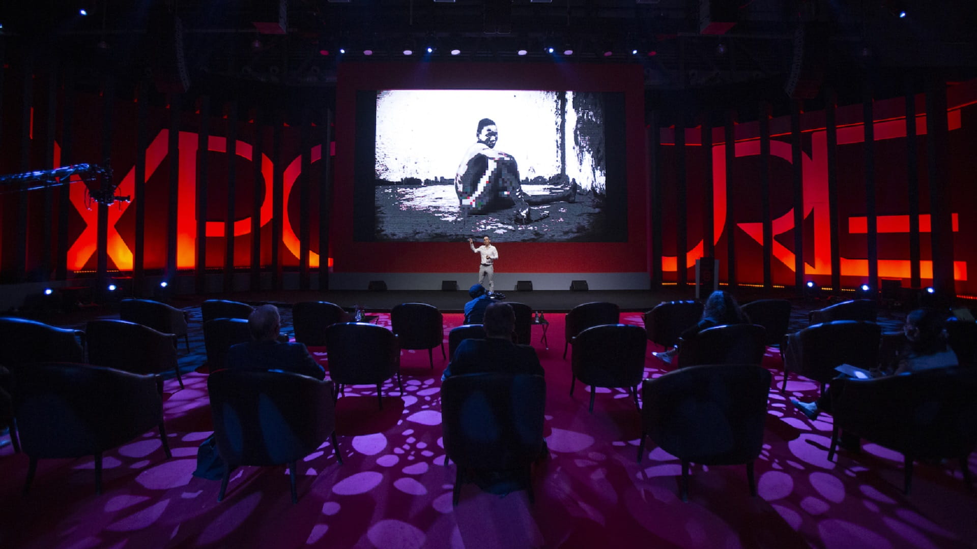 صورة بعنوان: روبن هاموند يعاين تأثير التصوير على تغيير حياة الناس باكسبوجر 5 