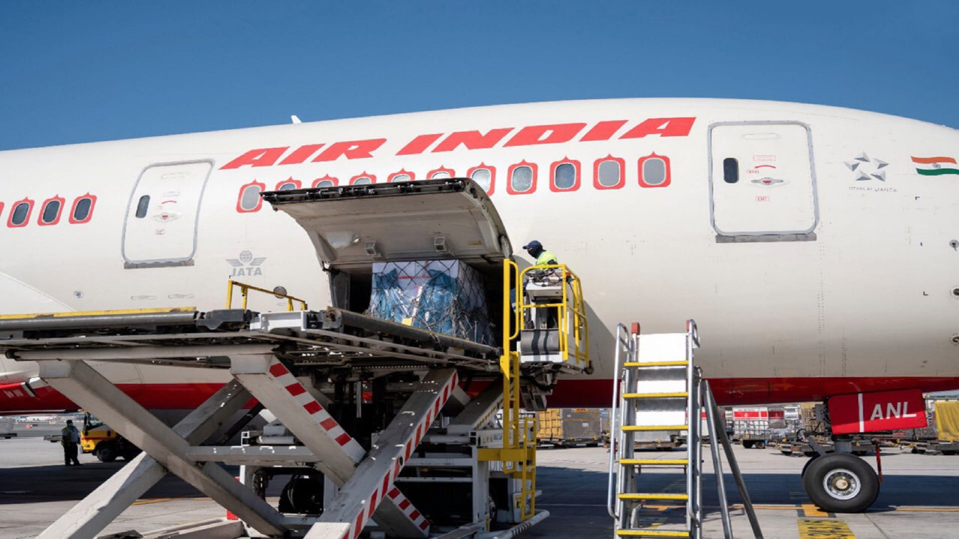 Image for the title: Dubai receives first shipment of AstraZeneca COVID-19 vaccine 