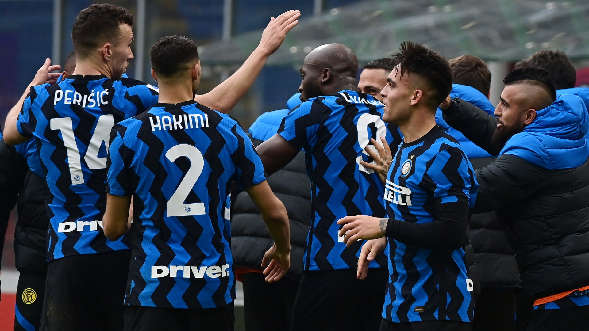 صورة بعنوان: إنتر ميلان ينفرد بصدارة الدوري الإيطالي لكرة القدم  