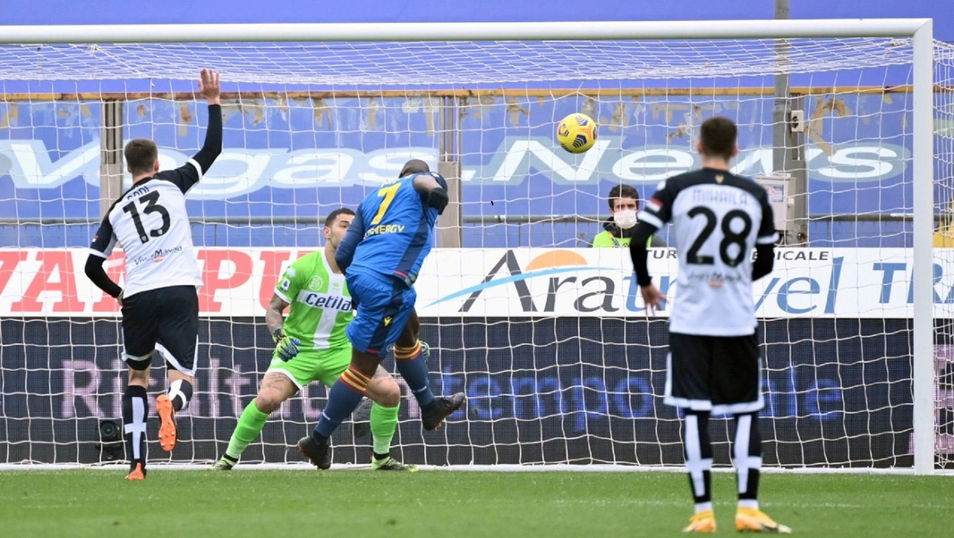 صورة بعنوان: أودينيزي يسقط بفخ التعادل أمام بارما في الدوري الإيطالي 