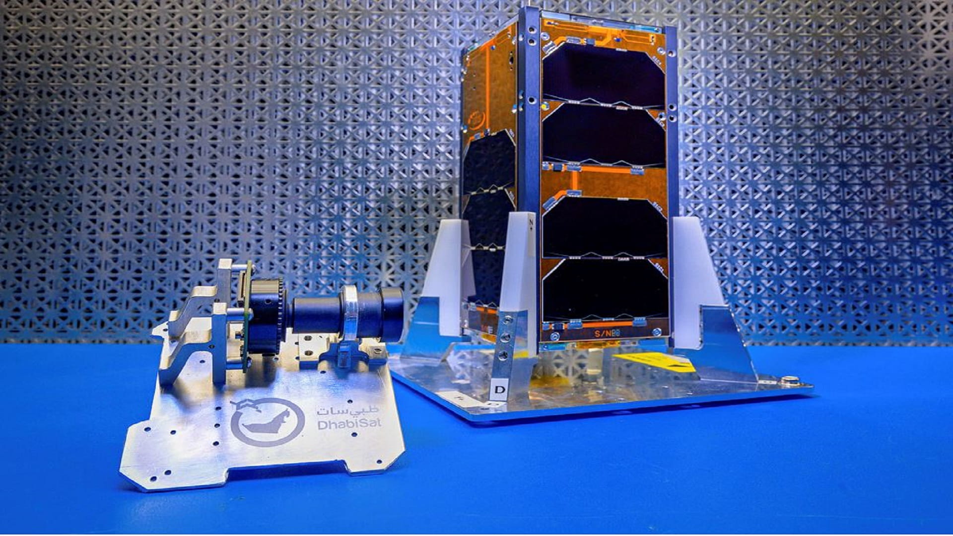 صورة بعنوان: وصول القمر الاصطناعي "ظبي سات" إلى محطة الفضاء الدولية 