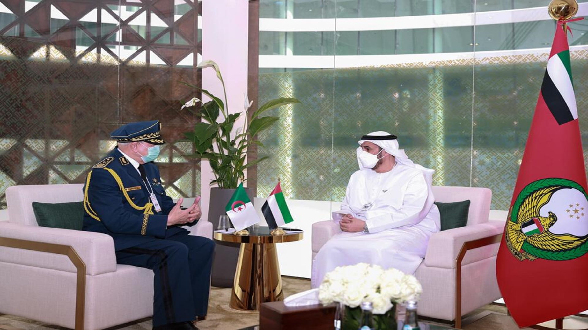 صورة بعنوان: وكيل وزارة الدفاع يبحث التعاون مع عدد من ضيوف آيدكس 2021 