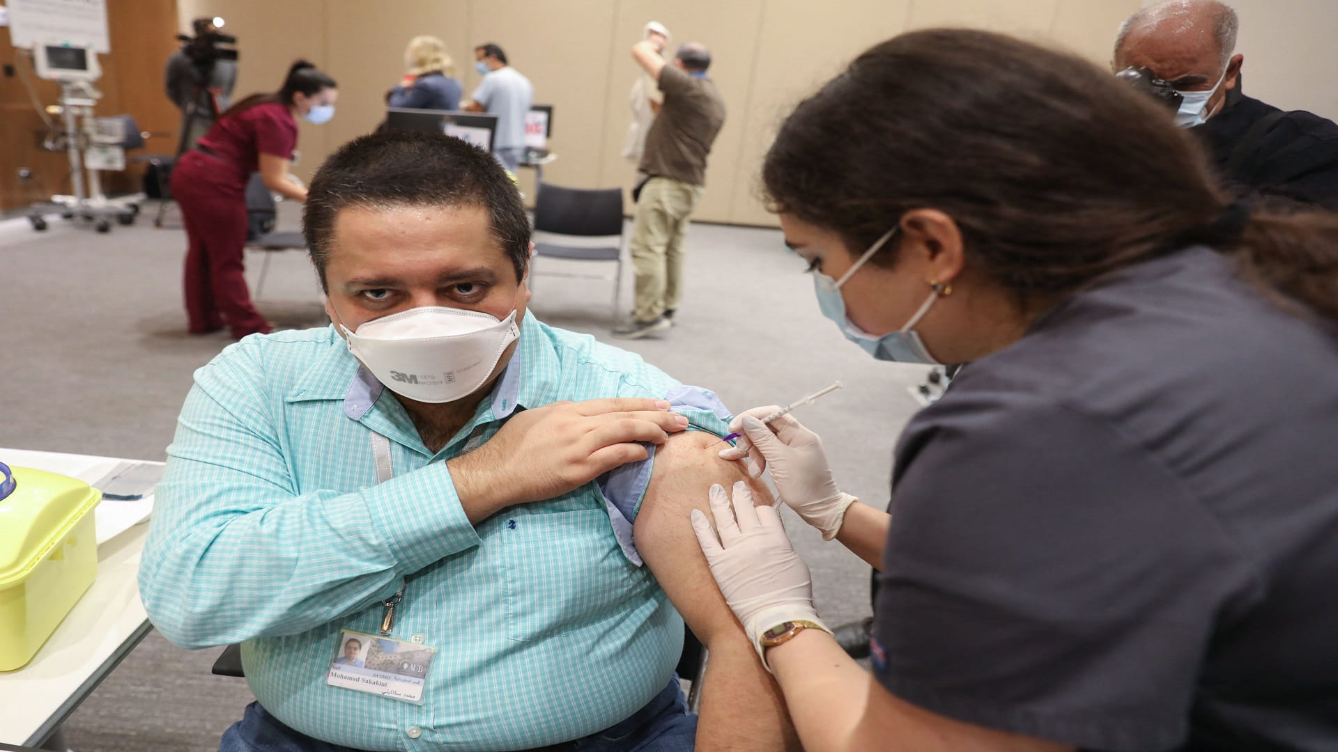 صورة بعنوان: البنك الدولي يهدد بوقف تمويل تطعيمات كوفيد-19 بلبنان  