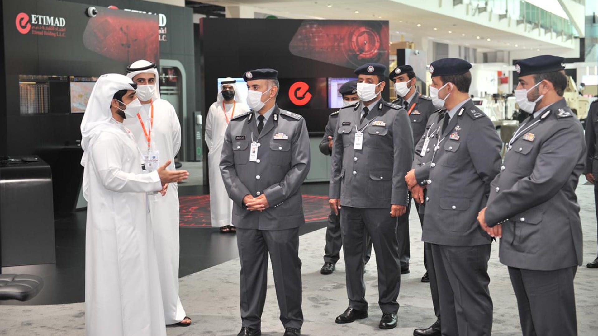 صورة بعنوان: اللواء مكتوم الشريفي يطلع على أحدث معروضات "آيدكس 2021" 