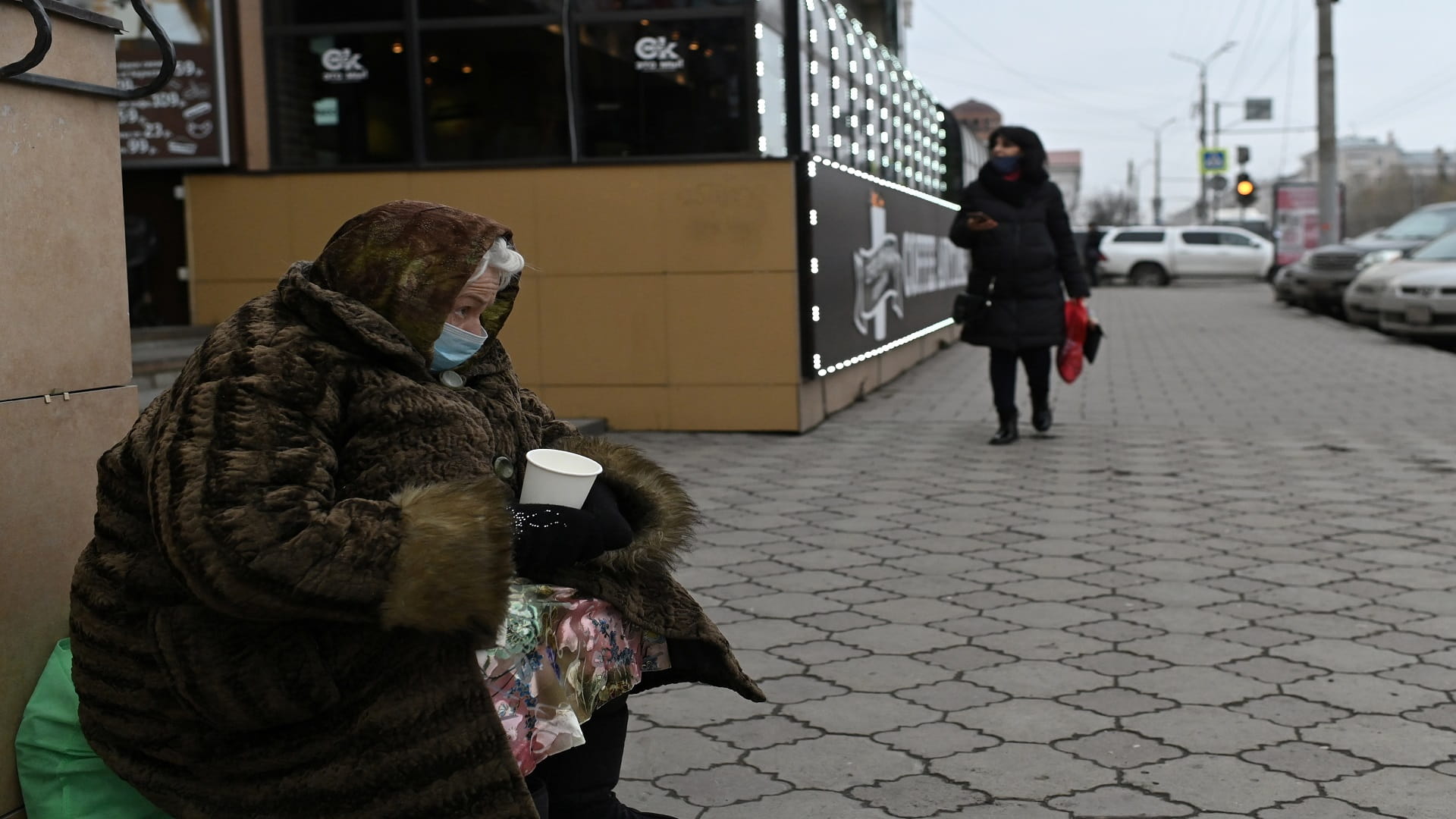 صورة بعنوان: لا تحقرن من المعروف شيئاً 