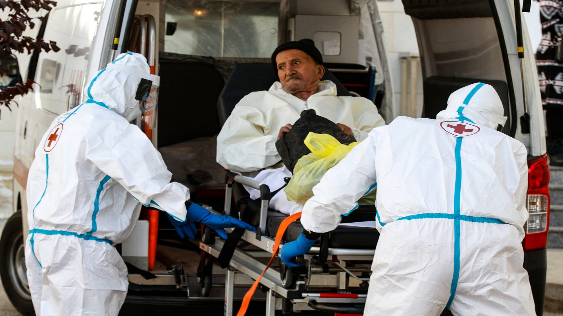 Image for the title: Lebanon coronavirus cases near 370,000 