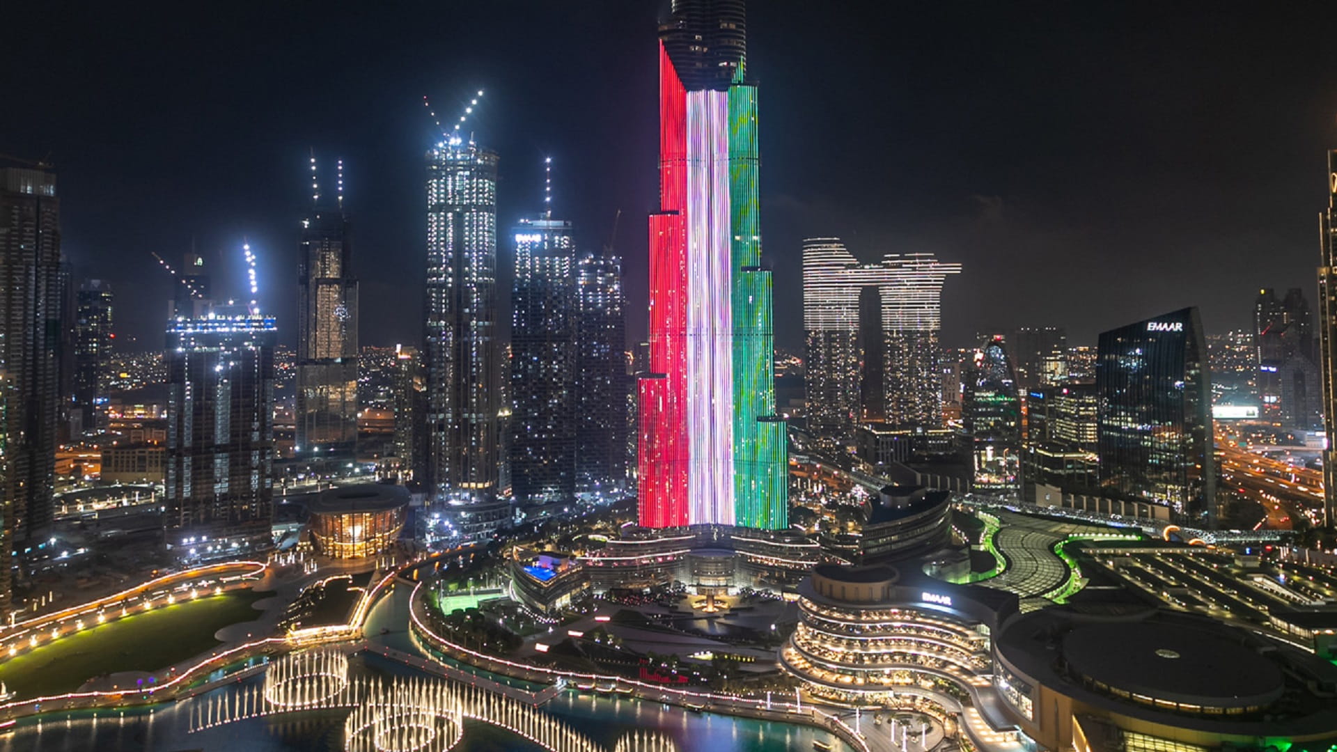 Image for the title: Dubai landmarks light up in colours to mark Kuwait’s 60th N.Day 