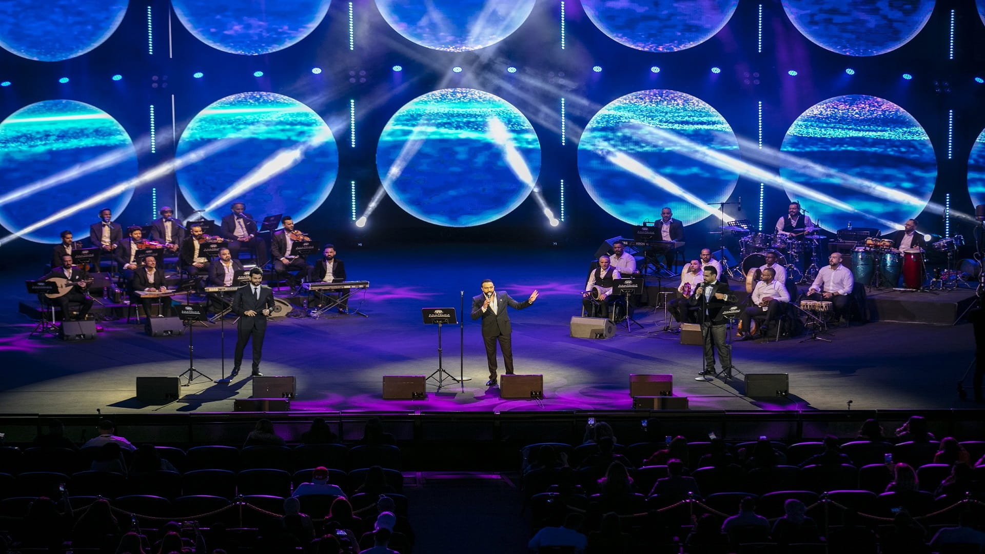 صورة بعنوان: الثلاثي العراقي جاسم والعبد الله والتركي يفتتحون "هلا بالمجاز" 