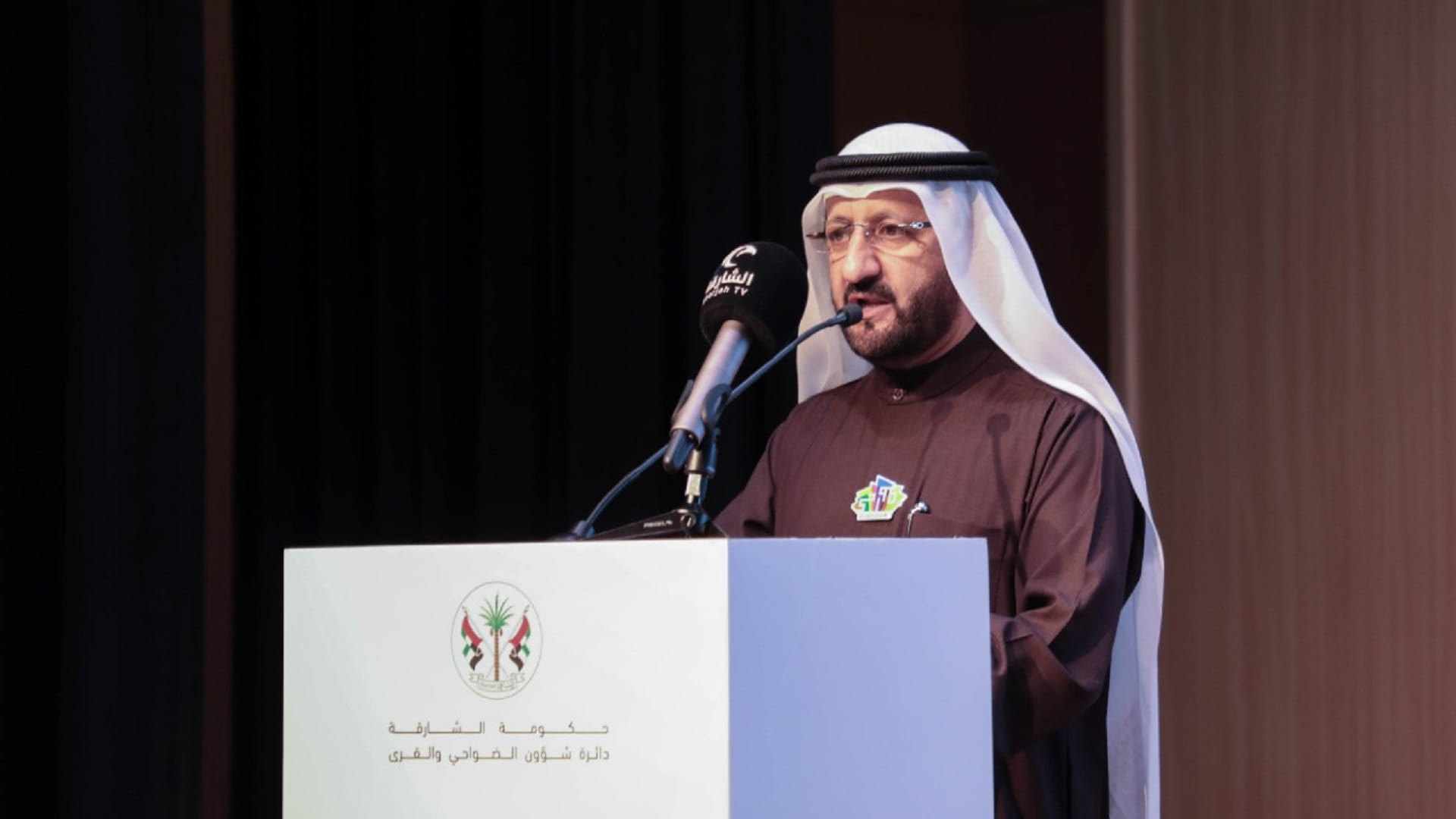 صورة بعنوان: دائرة شؤون الضواحي والقرى تكرم شركاءها واللجنة المنظمة للمهرجان  