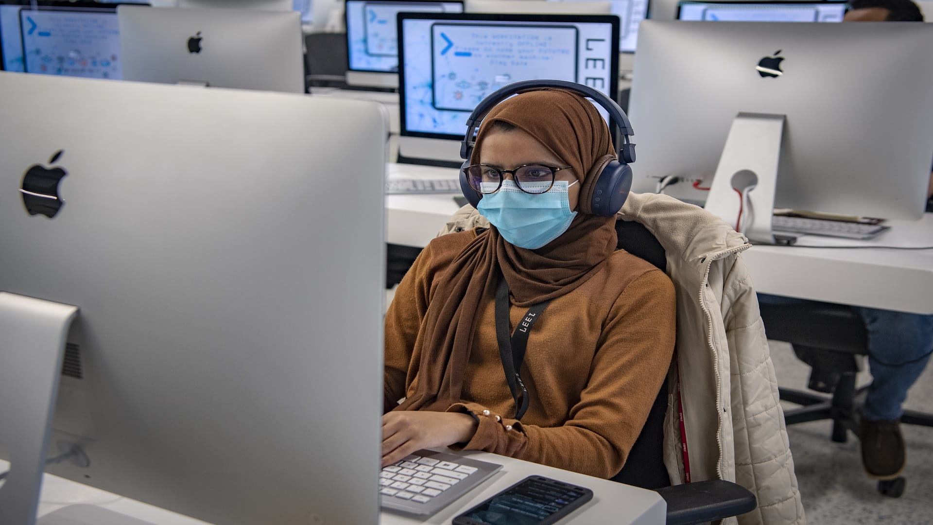 صورة بعنوان: بتراجع مستمر...المغرب ترصد 806 إصابات جديدة بكورونا و31 وفاة 