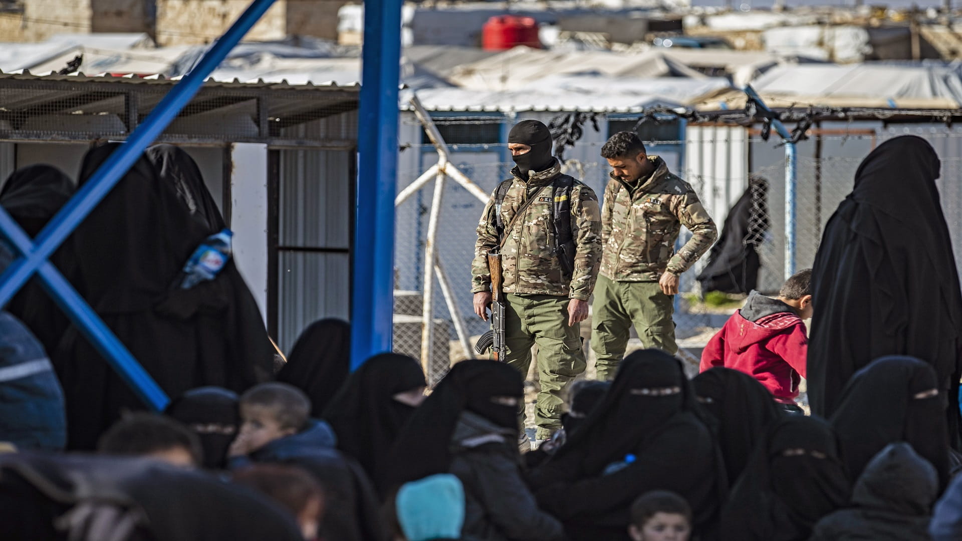 صورة بعنوان: الأمم المتحدة: مقتل 12 سورياً وعراقياً بمخيم الهول للاجئين بسوريا 