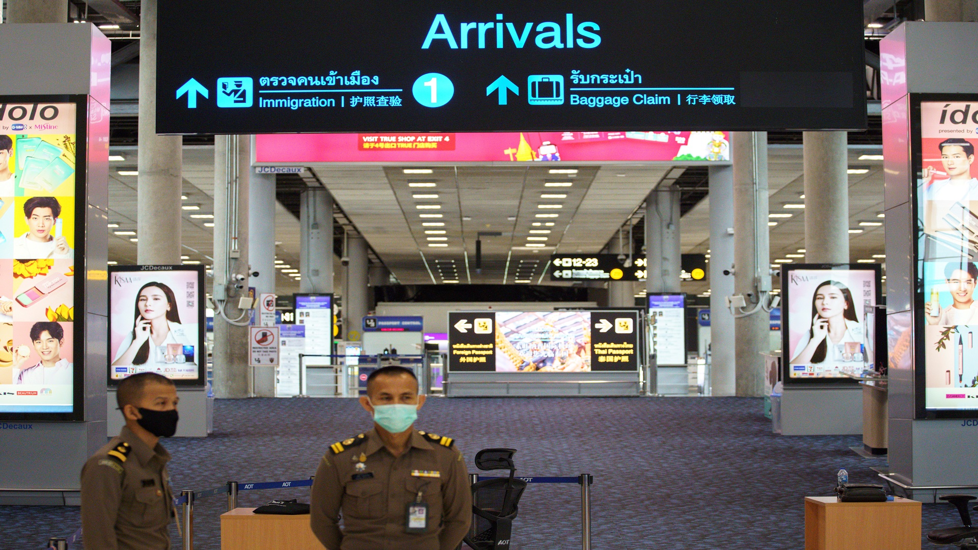 Image for the title: Thailand sees daily record 959 new coronavirus amid mass testing 