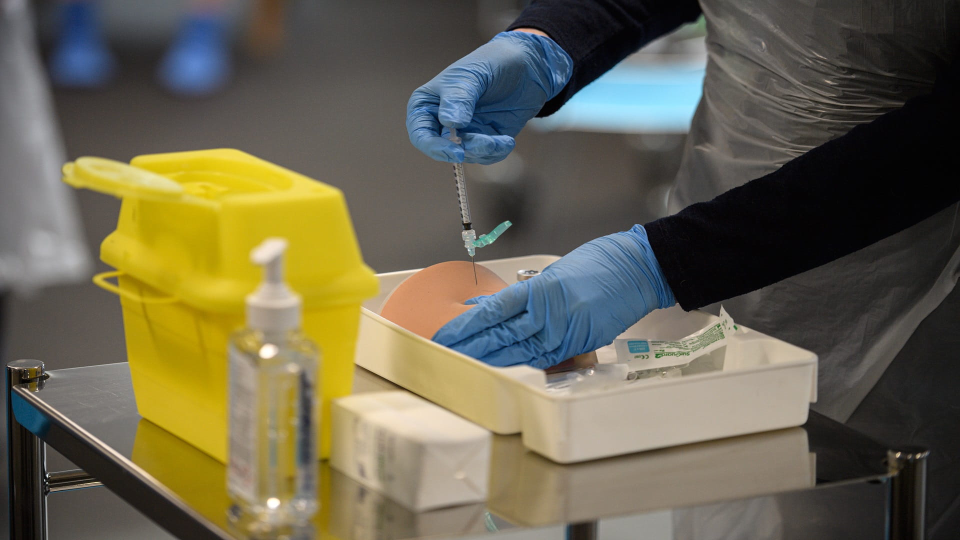 Image for the title: Bolivia expects 1 million COVID-19 vaccine doses in February 