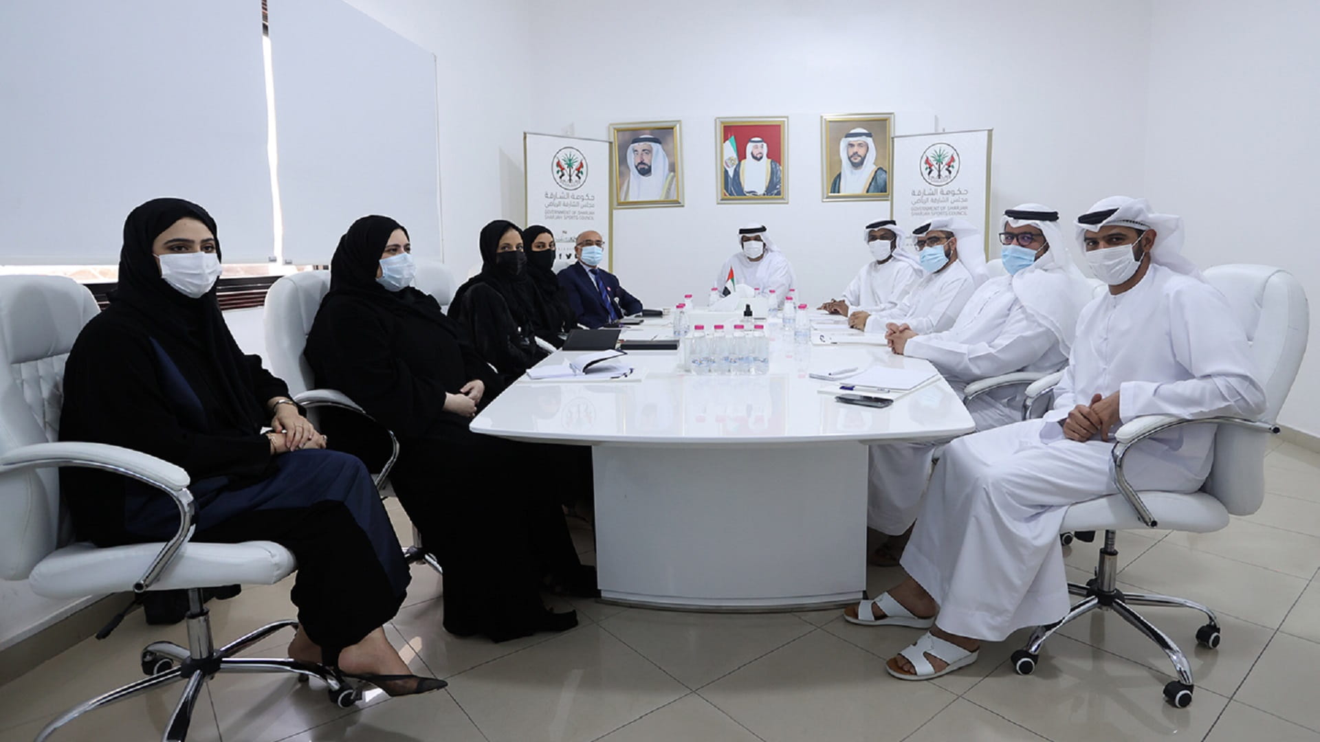 صورة بعنوان: "الشارقة الرياضي" يناقش آلية تطوير العمل مع "المالية المركزية"  