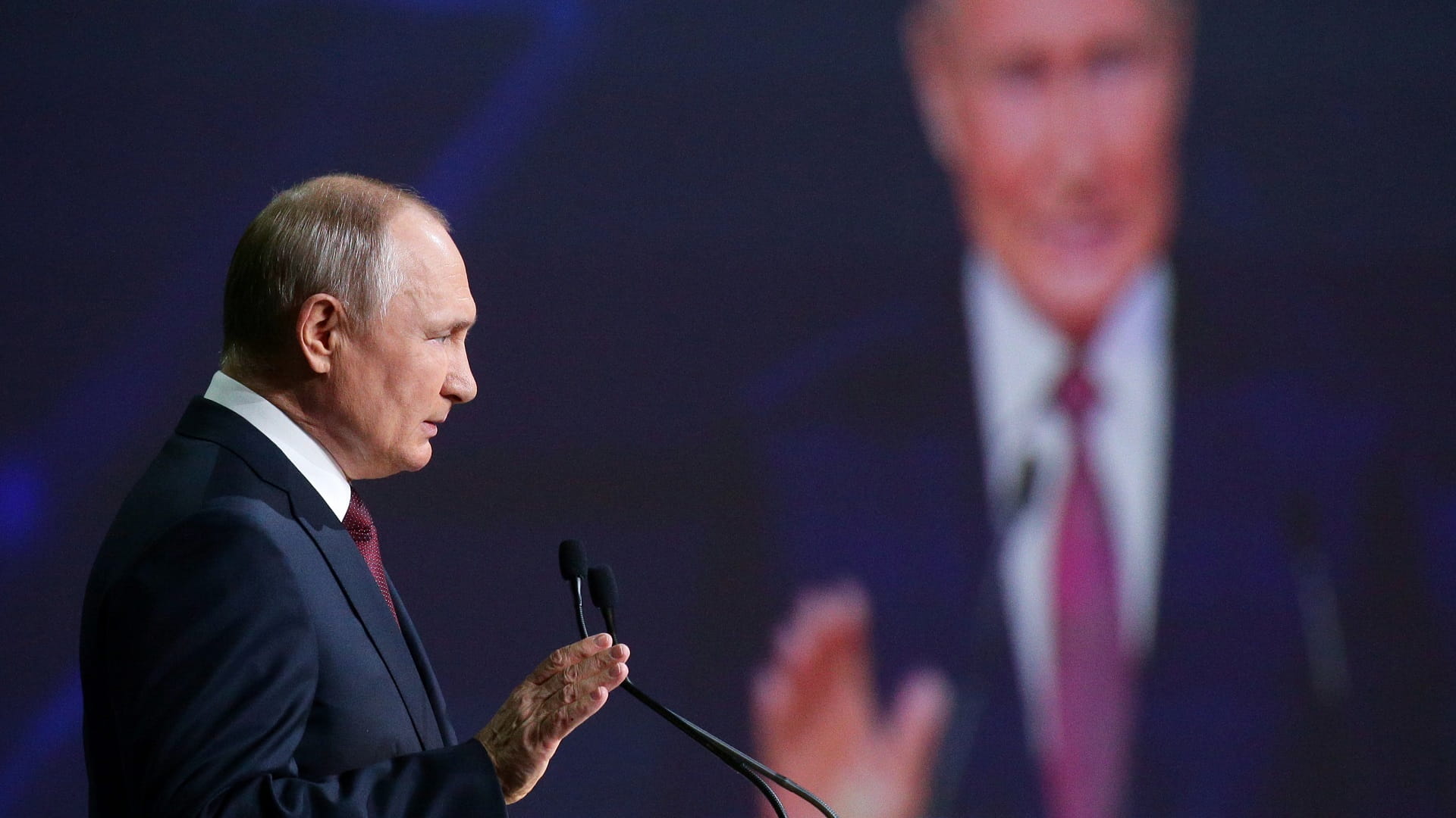 صورة بعنوان: الرئيس الروسي يطلع المستشارة الألمانية على نتائج قمته مع بايدن 