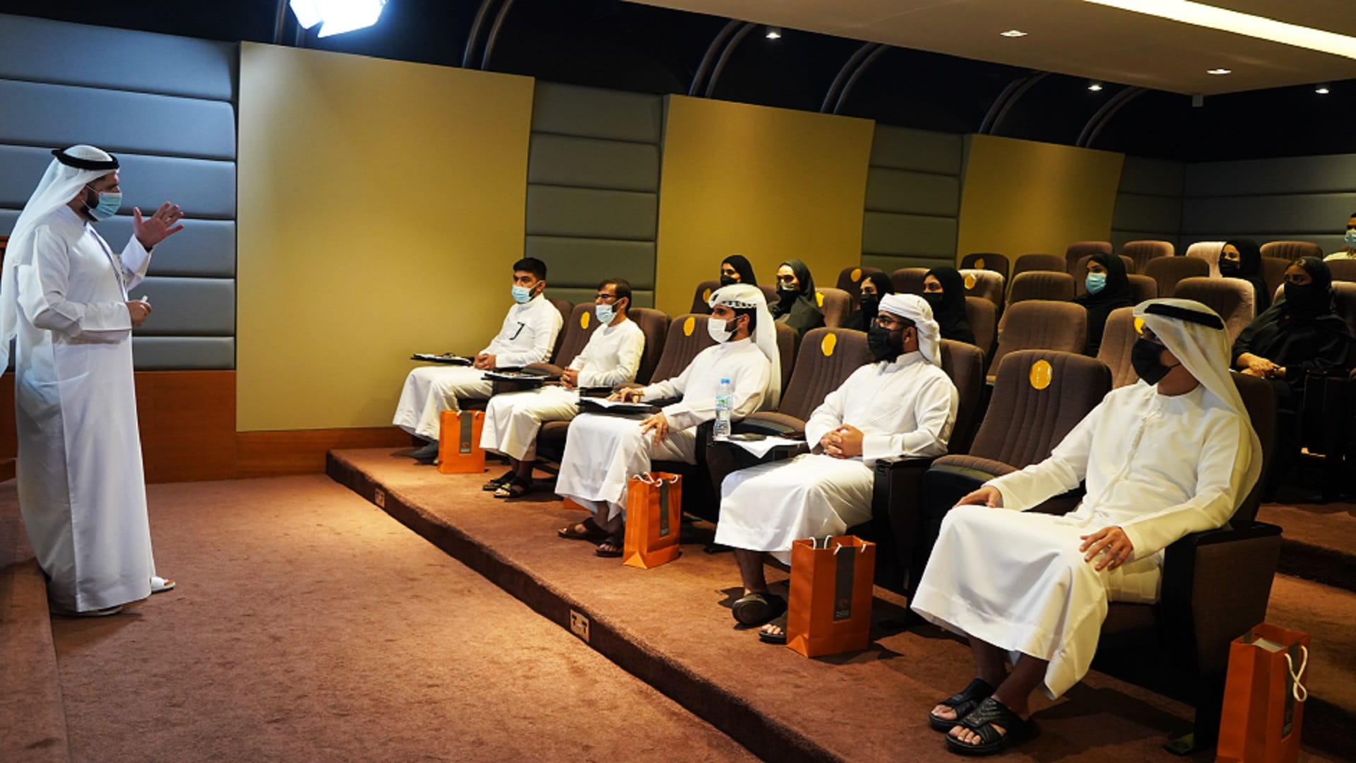 صورة بعنوان: "الشارقة للتدريب الإعلامي" يجمع 40 طالباً جامعياً في برنامج صيفي  