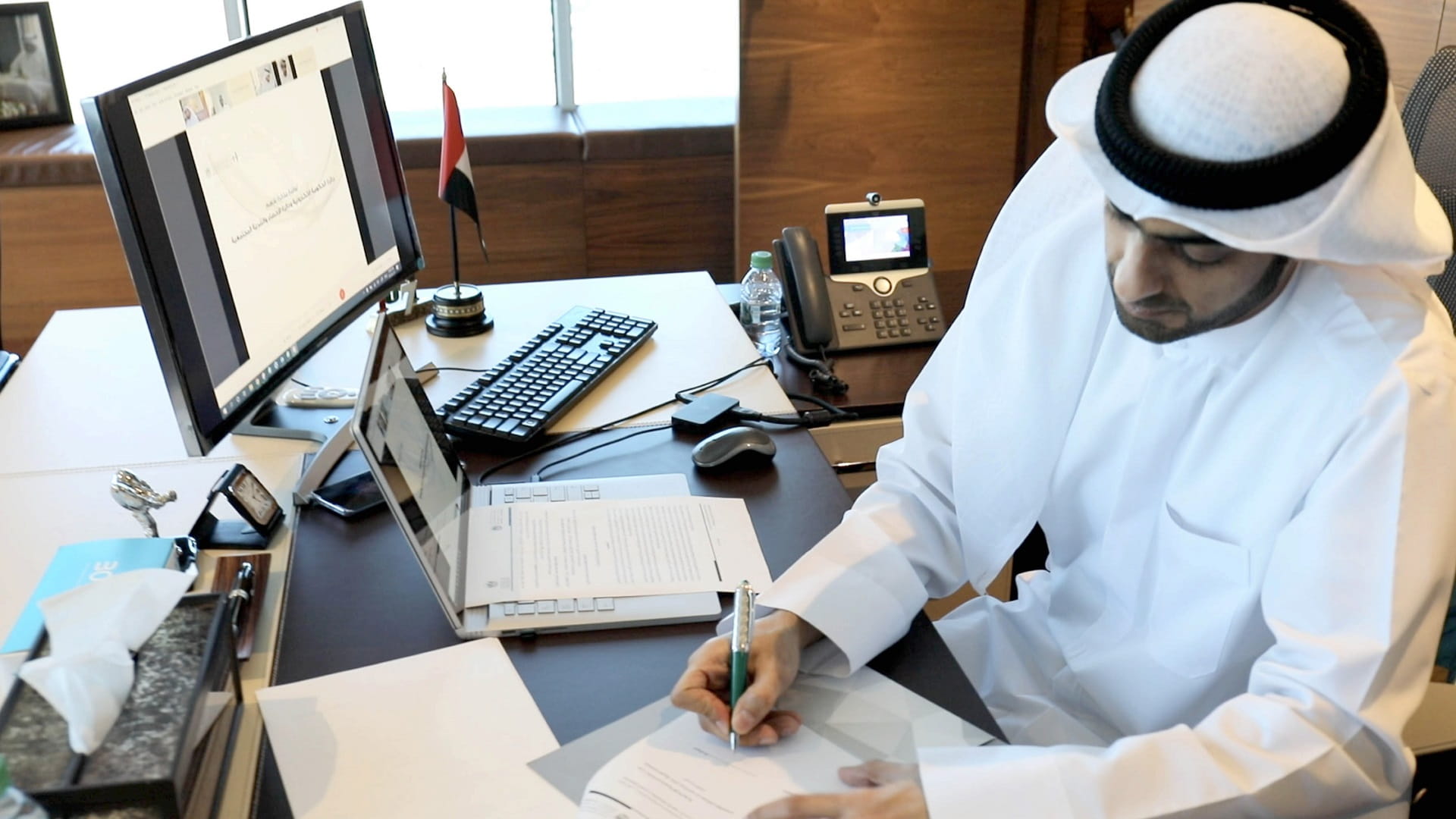 صورة بعنوان: تفاهم بين "إلكترونية الشارقة" ودائرة الإحصاء والتنمية المجتمعية 