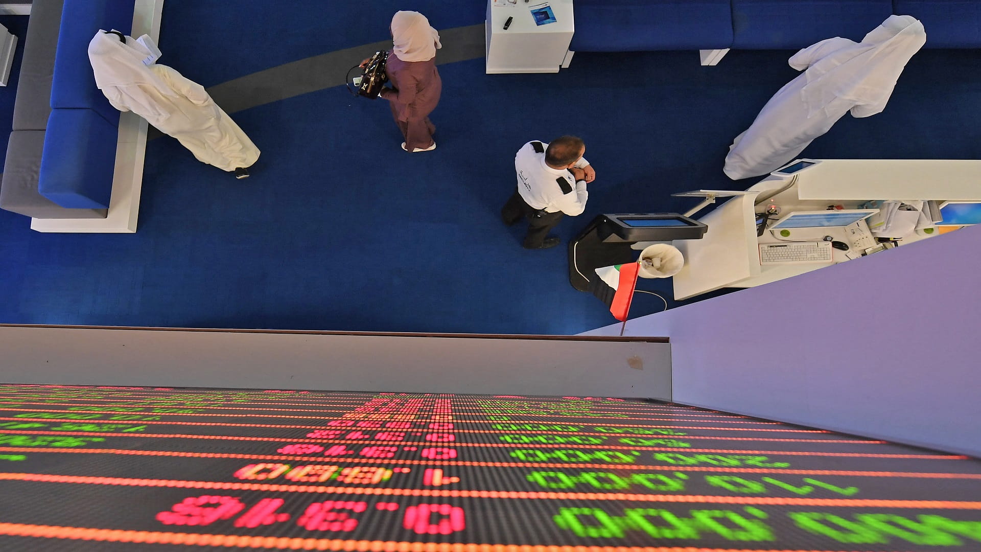 صورة بعنوان: أسواق المال الإماراتية ترفع سيولتها إلى 3 مليارات درهم خلال جلستين 