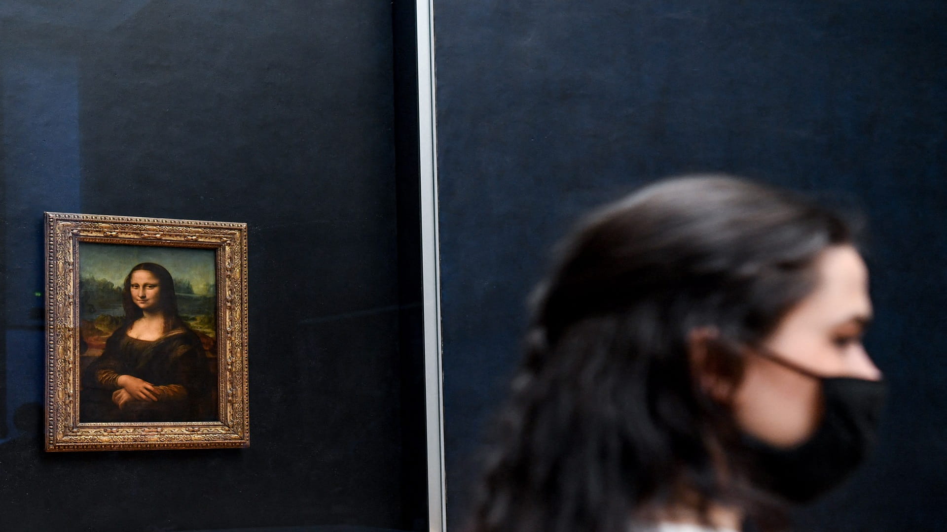 Image for the title: Sale of Mona Lisa replica set to raise up to 300,000 euros 