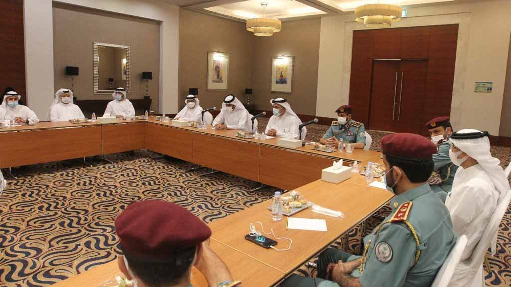 صورة بعنوان: شرطة و"غرفة الشارقة" تستعرضان أبرز الحلول للظواهر السلبية 