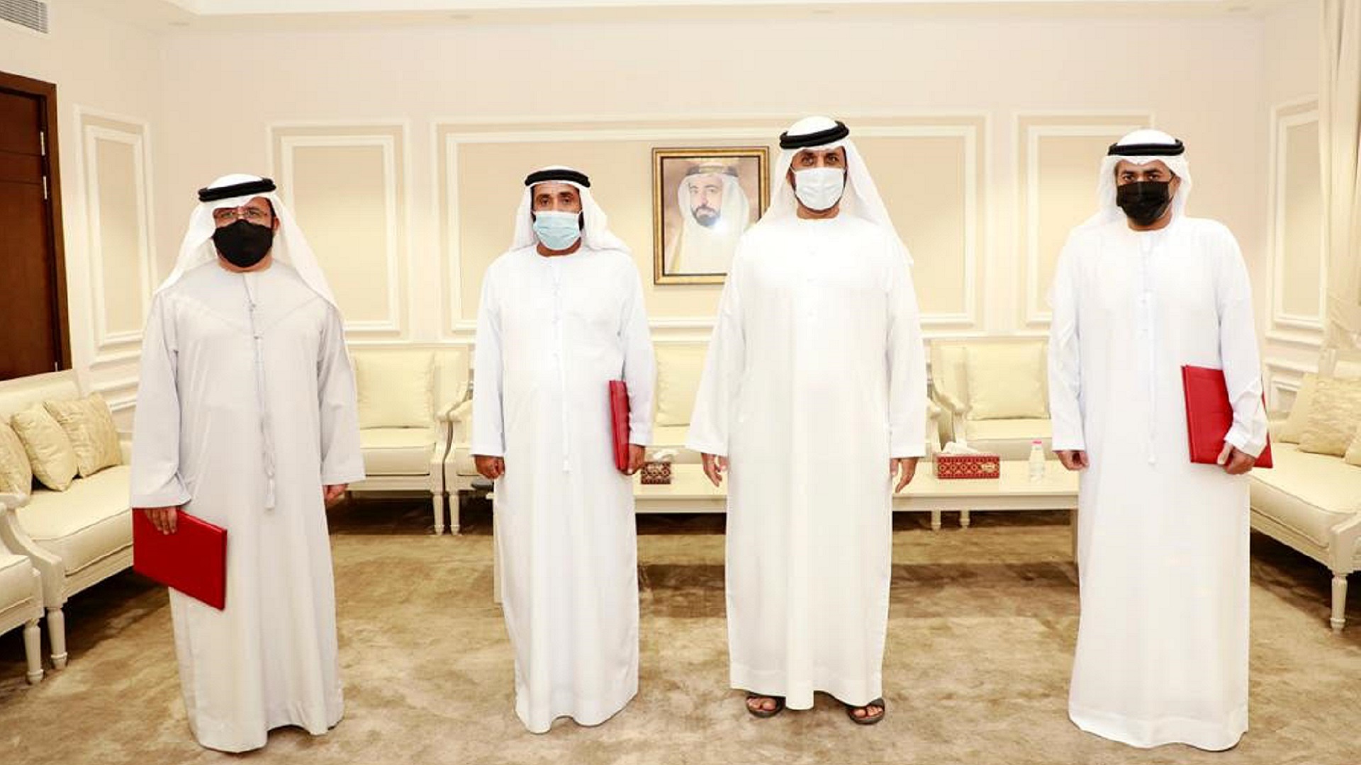 صورة بعنوان: مجلس الحيرة الأدبي بالشارقة ينظم جلسة شعرية للسويدي والشامسي 