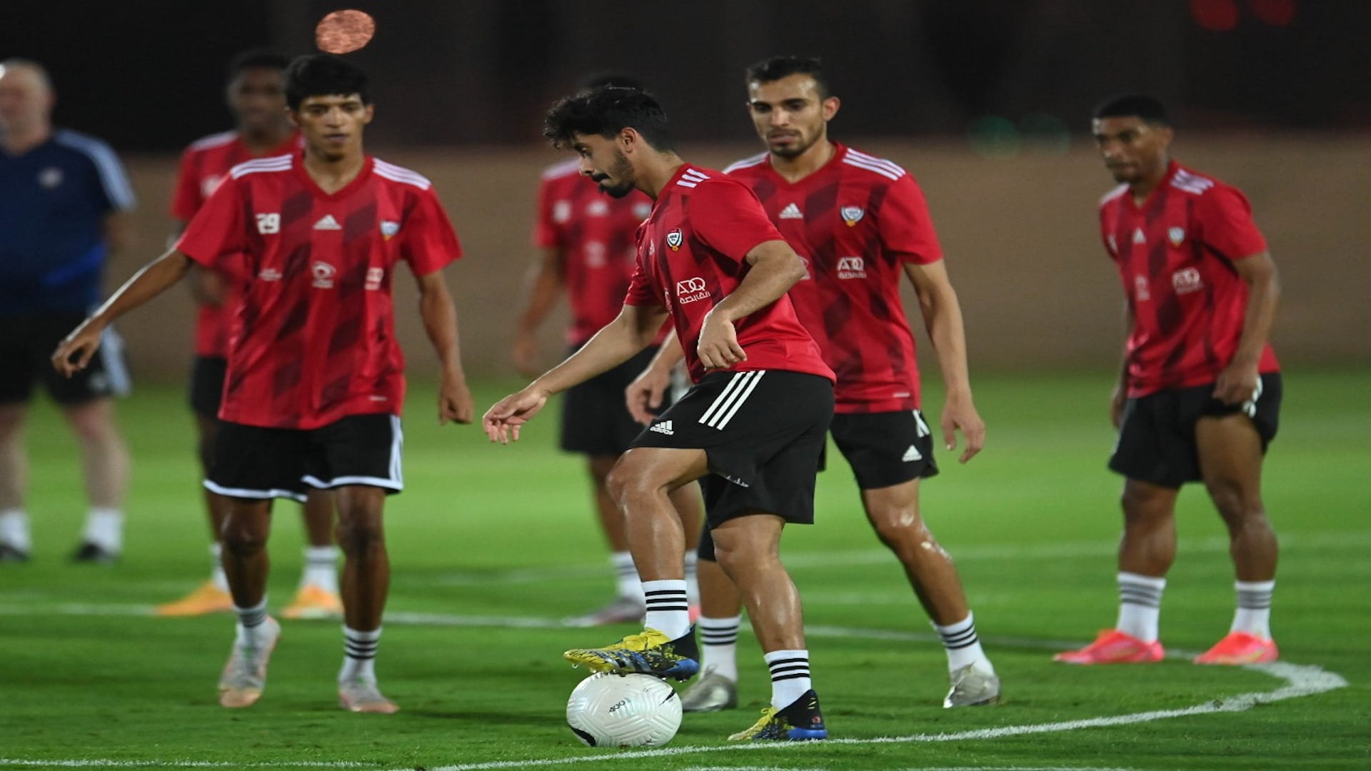 صورة بعنوان: الأبيض يعود للتدريبات استعداداً لمواجهة إندونيسيا 