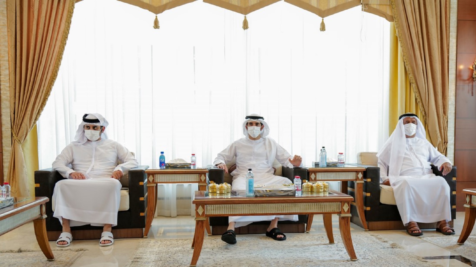 صورة بعنوان: حمدان بن محمد يوجه بتخفيض إجراءات ممارسة الأعمال الحكومية 