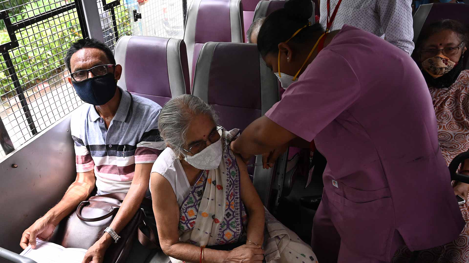 Image for the title: Indian state sharply raises COVID-19 death 