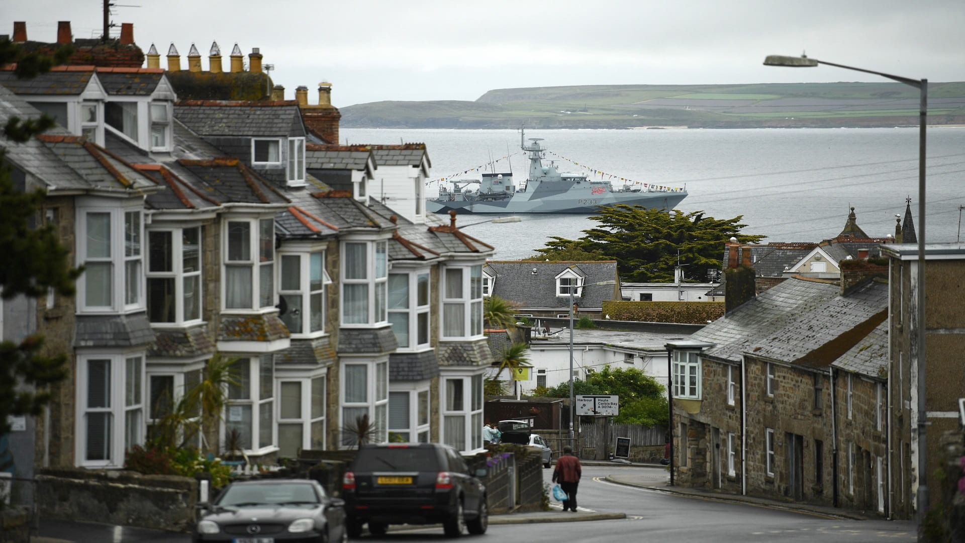 صورة بعنوان: بلاغ زائف يدفع بريطانيا لإخلاء فندق بجوار موقع انعقاد قمة السبع 