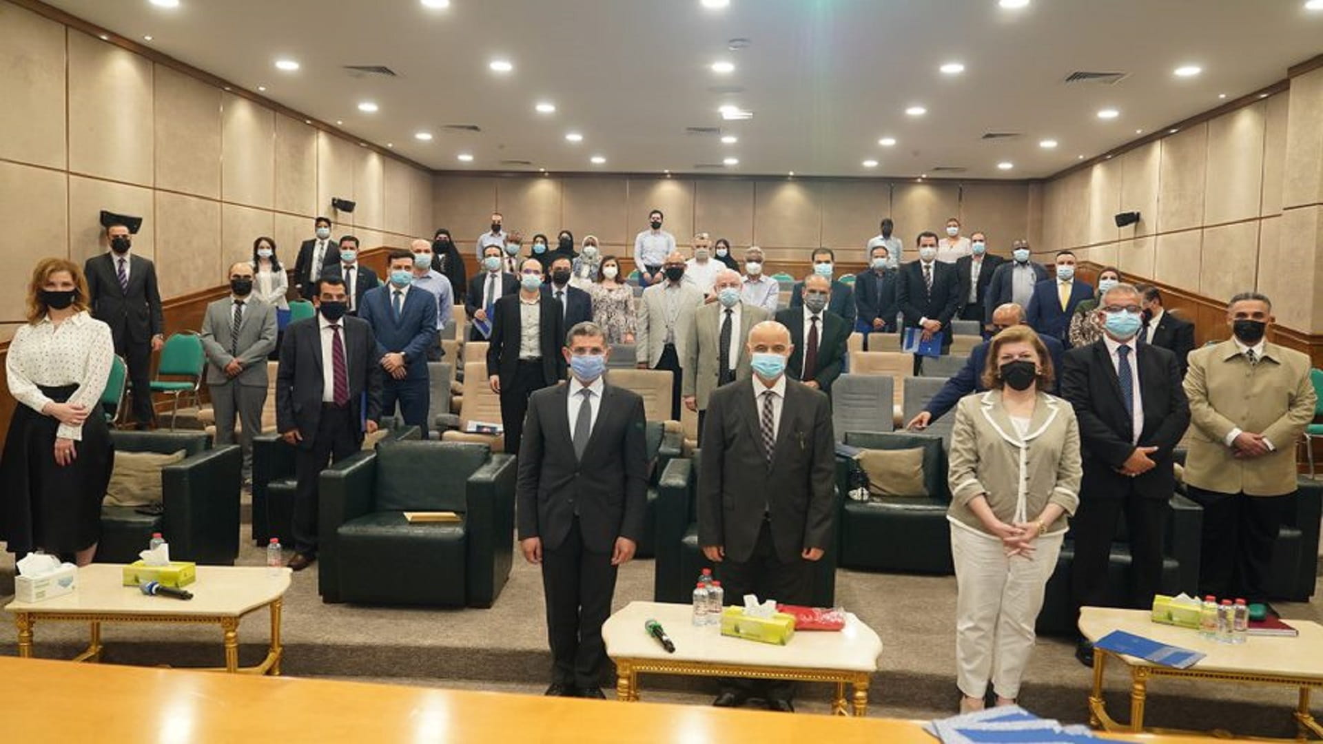 صورة بعنوان: معهد القيادة بجامعة الشارقة يُكرّم أبطال الإرشاد الأكاديمي  