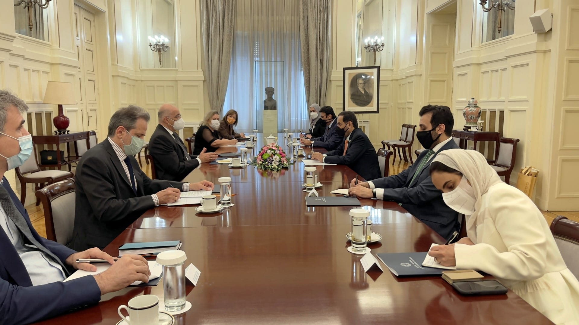 صورة بعنوان: وفد "الوطني" يلتقي بأثينا وزير خارجية اليونان ومسؤولاً برلمانياً 