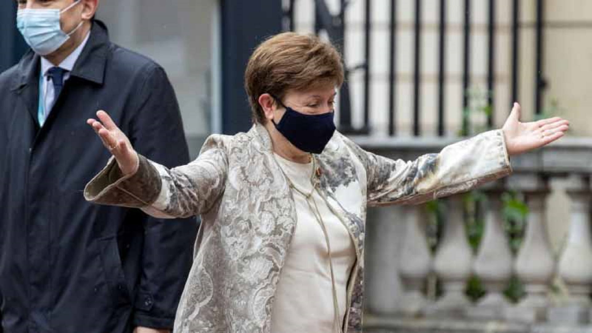 صورة بعنوان: مديرة صندوق النقد تحذر من تفاوت وتيرة التعافي الاقتصادي 